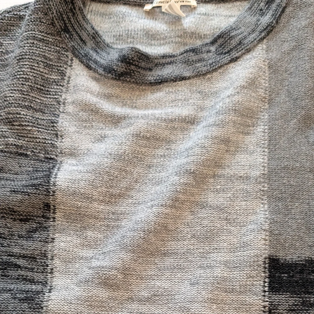 Kenneth Cole New York Short Sleeve Black And Grey Neutral Sweater. Size Medium - Picture 8 of 13